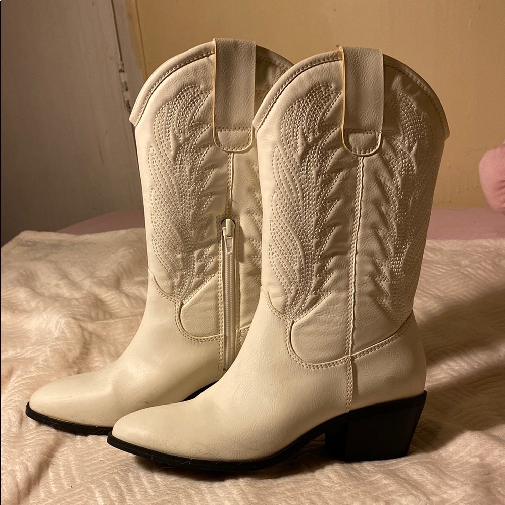 White Heeled Leather Boots with Western Stitching